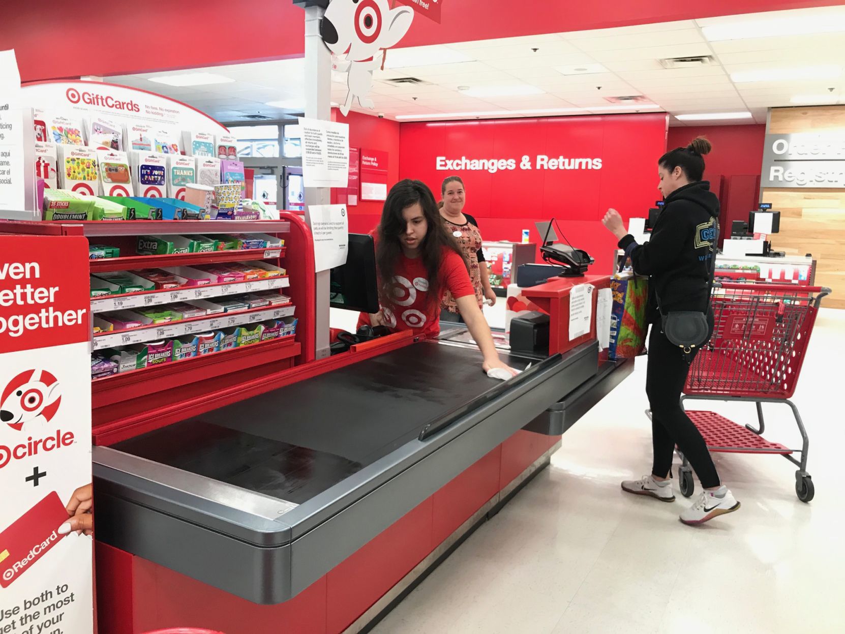 Cleaning at the check out station